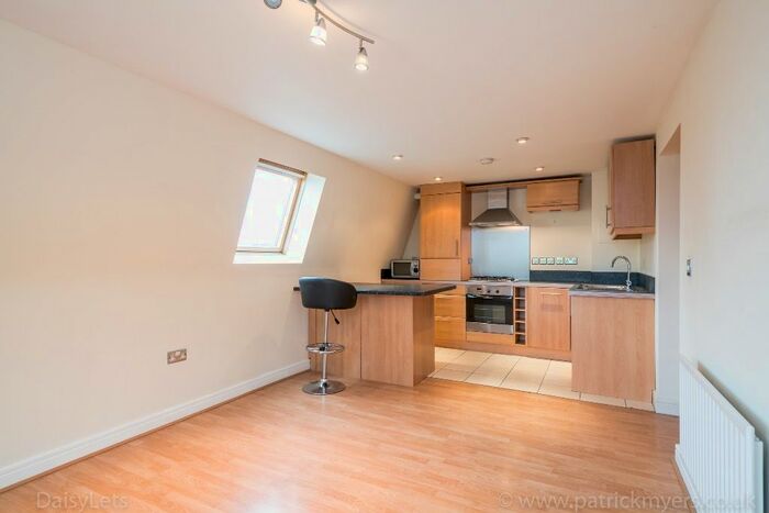 2 Bedroom Flat To Rent In Manor Way, Forest Hill, London, SE23