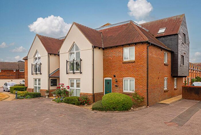 2 Bedroom Flat To Rent In Parkers Lane, Ashtead, KT21