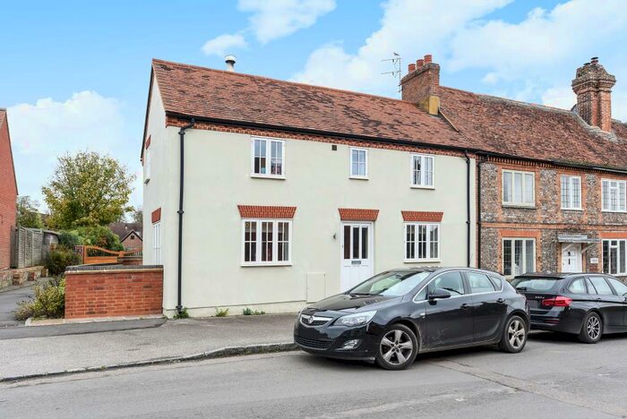 4 Bedroom Semi-Detached House To Rent In Temple Street, Brill, HP18