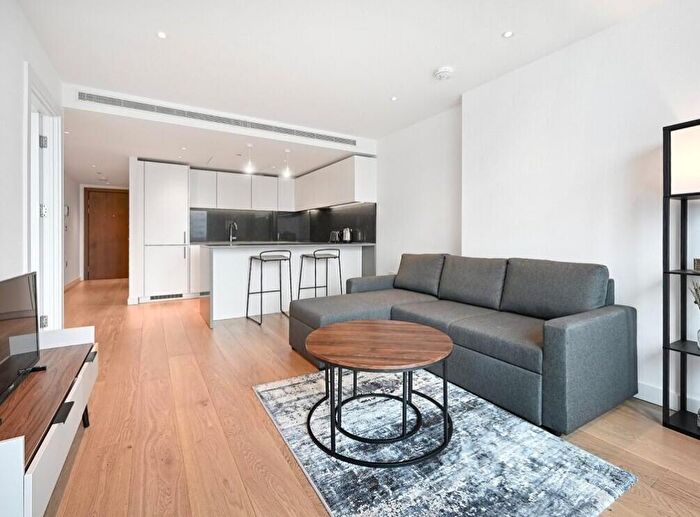 1 Bedroom Flat To Rent In Landmark Pinnacle Marsh Wall, London, E14