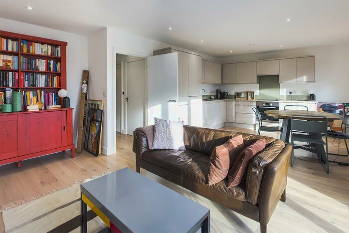 2 Bedroom Apartment For Sale In Royal Crescent Apartments, SO14