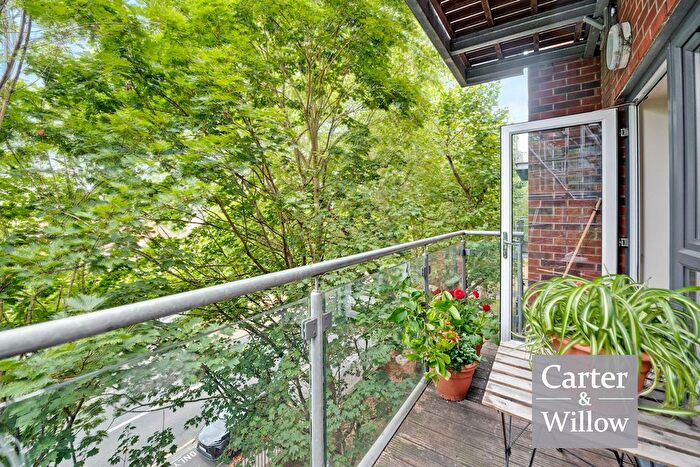 2 Bedroom Flat To Rent In Warwick House, Chancellor Way, Dagenham, RM8