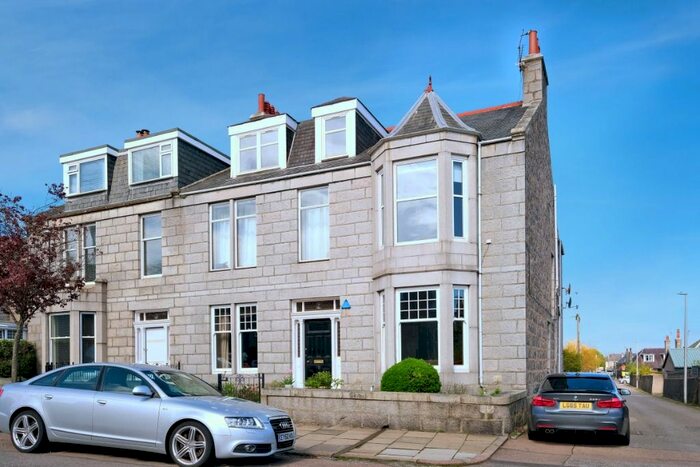 3 Bedroom Flat To Rent In Hammerfield Avenue, West End, Aberdeen, AB10