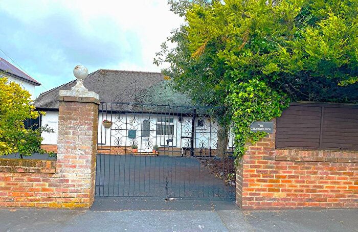 2 Bedroom Bungalow To Rent In Sandringham Road, Lytham St. Annes, FY8