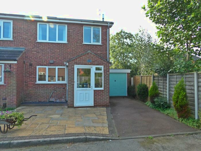 3 Bedroom Semi-Detached House To Rent In Hall Close, Radcliffe-On-Trent, NG12