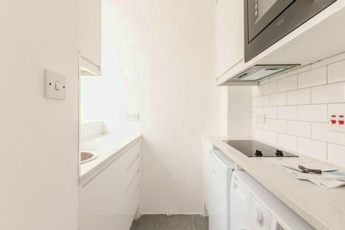 Studio To Rent In Tavistock Court, Euston, London, WC1H