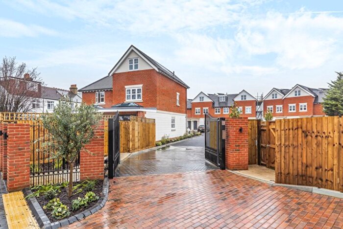 4 Bedroom Detached House For Sale In Bowling Green Mews, Raynes Park, London, SW20