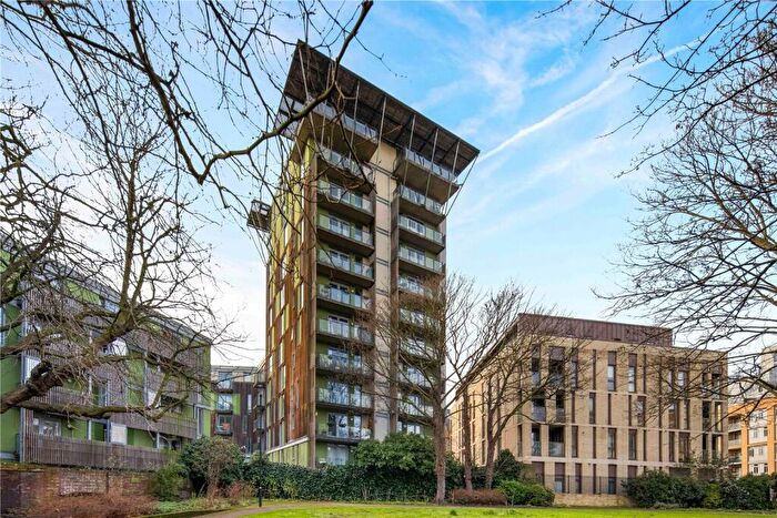 2 Bedroom Flat To Rent In Park Heights Court, Wharf Lane, London, E14
