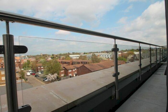 1 Bedroom Flat To Rent In High Street, Sutton, SM1