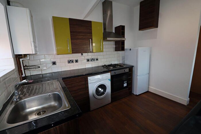1 Bedroom Flat To Rent In Furnished -Bedroom Top Floor Flat – Newsham Drive, L6