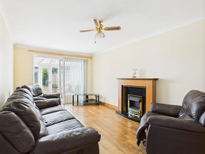 2 Bedroom Semi-Detached Bungalow For Sale In Bretherdale, Hull, HU7