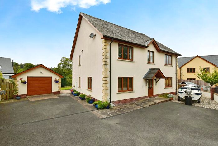 6 Bedroom Detached House For Sale In Heol Y Dderwen, Llandysul, SA44