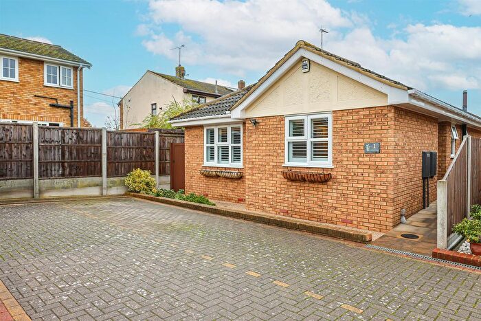 3 Bedroom Detached Bungalow For Sale In Jasmine Court, Hockley, SS5