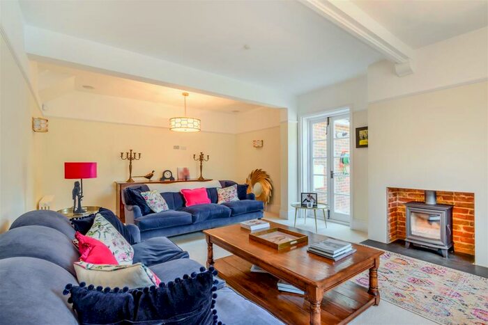 5 Bedroom Detached House For Sale In Plough Wents Road, Chart Sutton, Maidstone, ME17