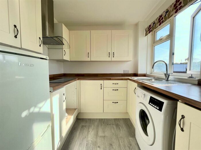 1 Bedroom Flat To Rent In Sycamore Field, Harlow, CM19