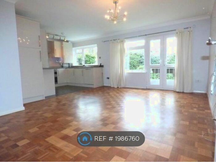 2 Bedroom Flat To Rent In Mavery Court, Bromley, BR1
