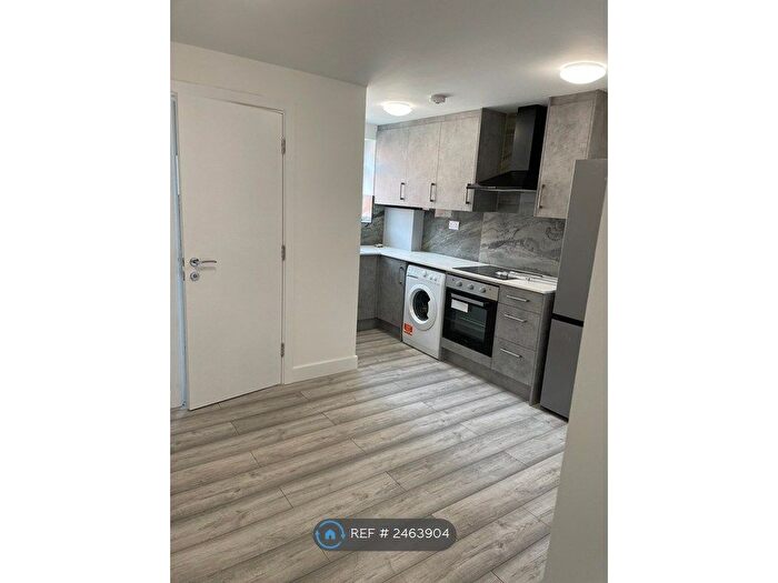 2 Bedroom Flat To Rent In Westcliff On Sea, Westcliff-On-Sea, SS0