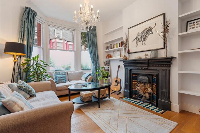 2 Bedroom Apartment To Rent In Birnam Road, London, N4