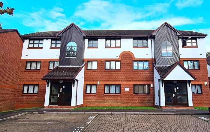 2 Bedroom Flat For Sale In St. Pauls Rise, Palmers Green, N13