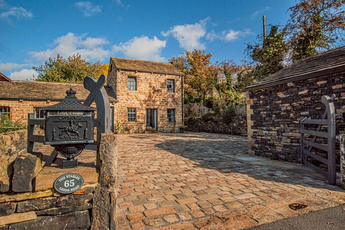 3 Bedroom Barn Conversion For Sale In Leeds Road, Mirfield, WF14