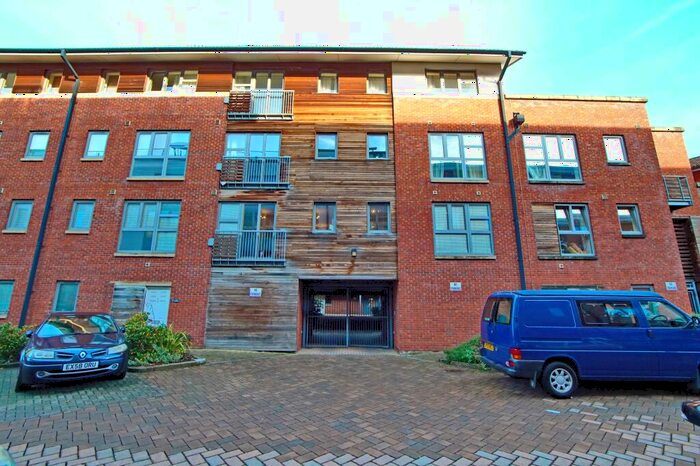 1 Bedroom Apartment To Rent In The Quadrant, Chimney Steps, Temple Quay, BS2