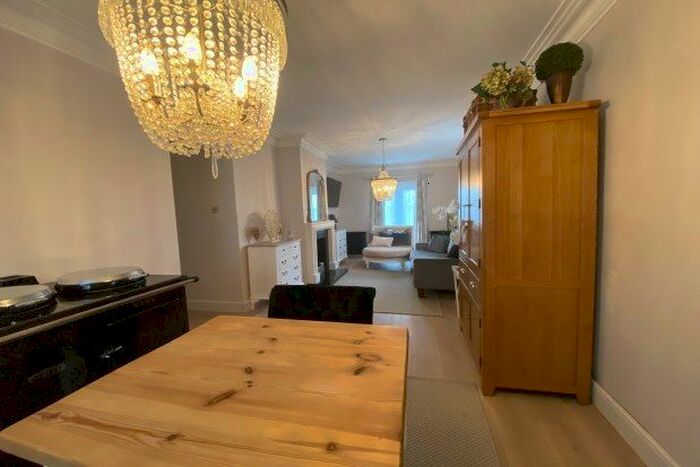 2 Bedroom Bungalow To Rent In Main Road, Westerham, TN16