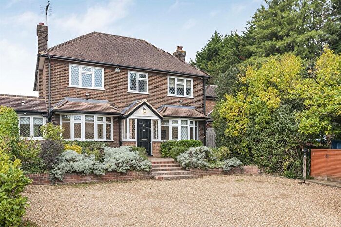 4 Bedroom Detached House For Sale In Oakridge Avenue, Radlett, WD7