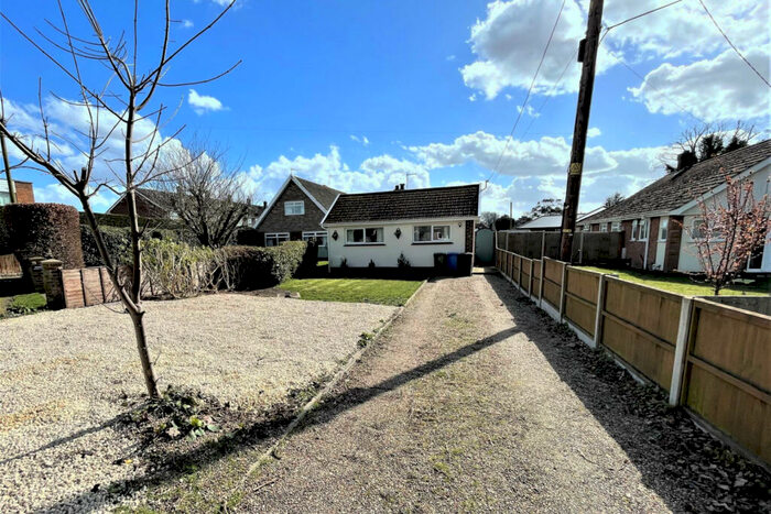 2 Bedroom Detached Bungalow To Rent In Meadow Road, NR32