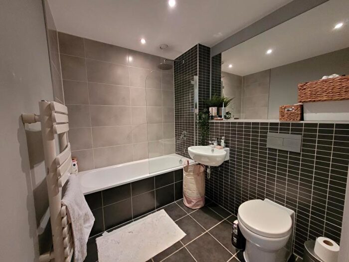 2 Bedroom Apartment To Rent In Apt . :: Flint Glass Wharf, M4