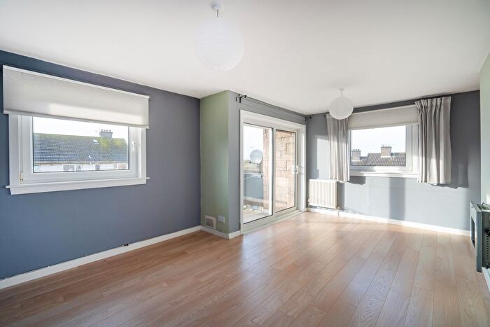 2 Bedroom Flat To Rent In Essendean Place, Edinburgh, EH4