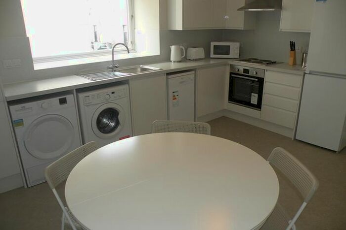 2 Bedroom Flat To Rent In Union Grove Court, Union Grove, AB10