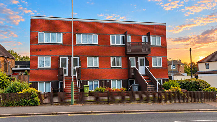 2 Bedroom Flat For Sale In Brentwood Road, Romford, RM1