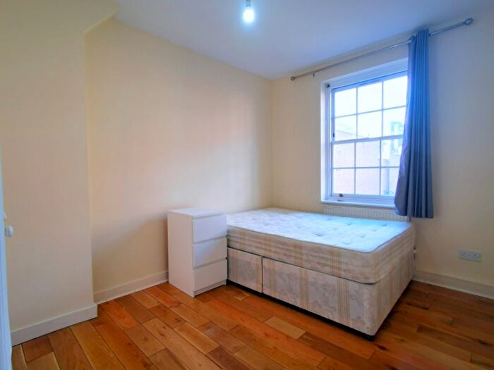 2 Bedroom Flat To Rent In Fulham Palace Road, London, W6