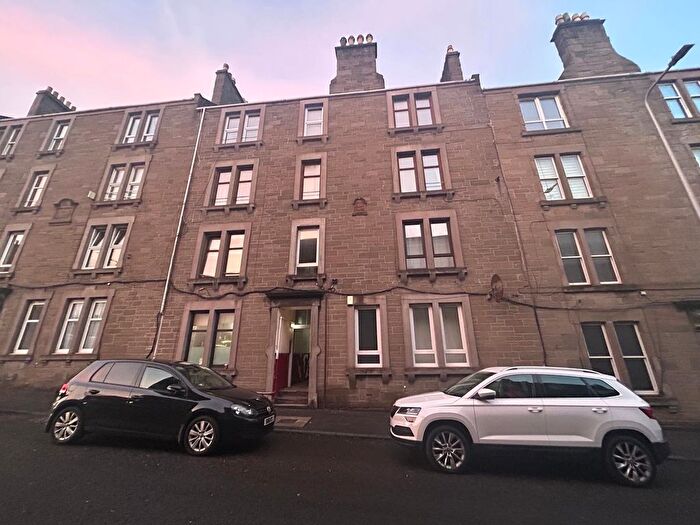 3 Bedroom Flat For Sale In (Fr) Strathmartine Road, Dundee, DD3
