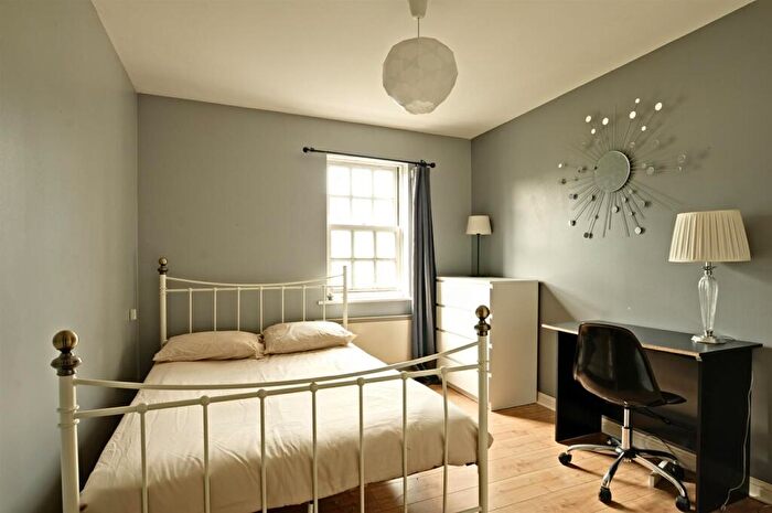 2 Bedroom Flat To Rent In Castle Mews, St. Thomas Street, OX1