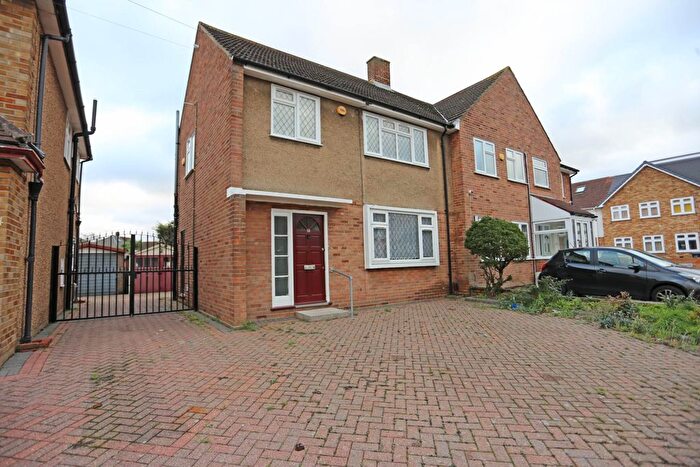 3 Bedroom Semi-Detached House To Rent In Tendring Way, Romford, RM6