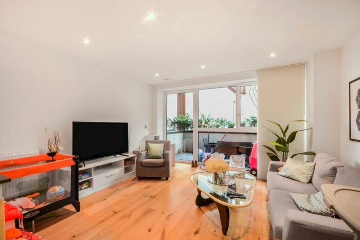 2 Bedroom Flat To Rent In St Vincent Court, London, E16