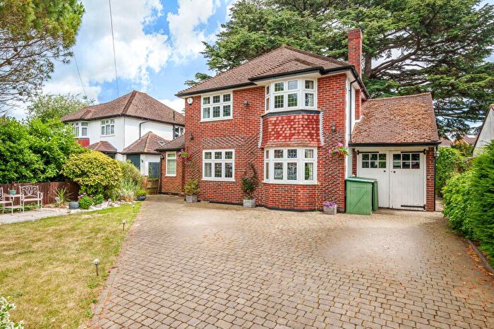 4 Bedroom Detached House For Sale In Hookfield, Epsom, KT19