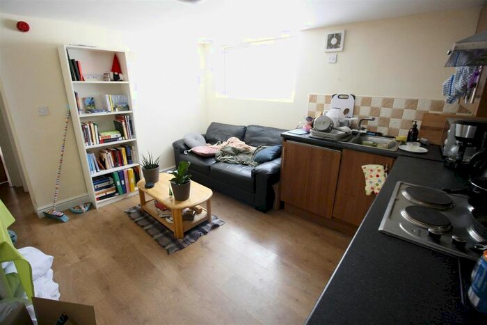 2 Bedroom Flat To Rent In Colum Road, Cardiff, CF10