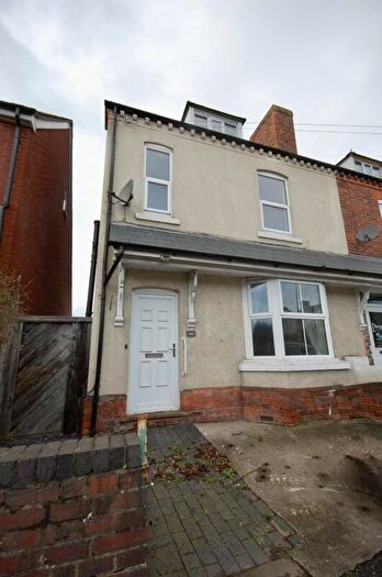 4 Bedroom Semi Detached House To Rent In New Road, Bromsgrove, B60