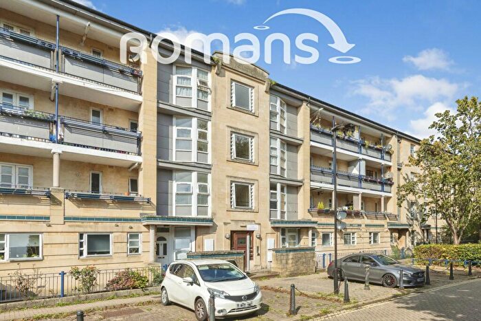 2 Bedroom Apartment To Rent In Riverside Gardens, BA1