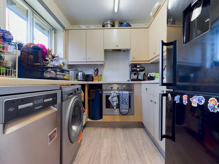 2 Bedroom Flat To Rent In Tongdean Lane, Brighton, BN1