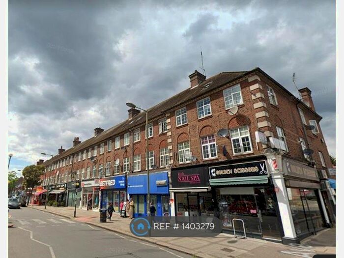 4 Bedroom Flat To Rent In Parade Mansions, London, NW4