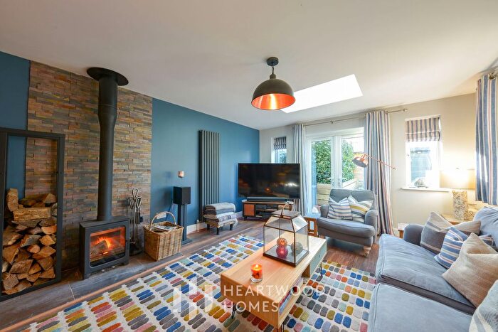 4 Bedroom Detached House For Sale In Tippendell Lane, St. Albans, AL2