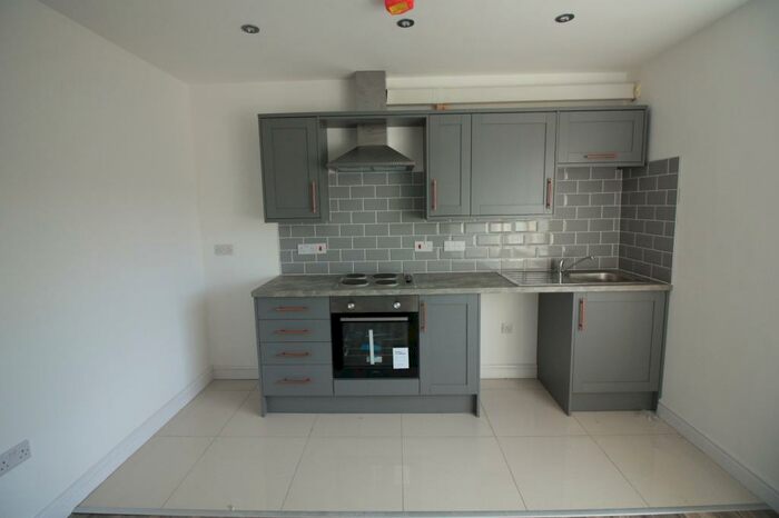 1 Bedroom Apartment To Rent In Roundhay Road, Leeds, West Yorkshire, LS8