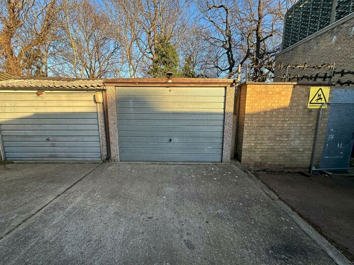 Garage / Parking To Rent In Garage, Winlaton Road, Bromley, BR1