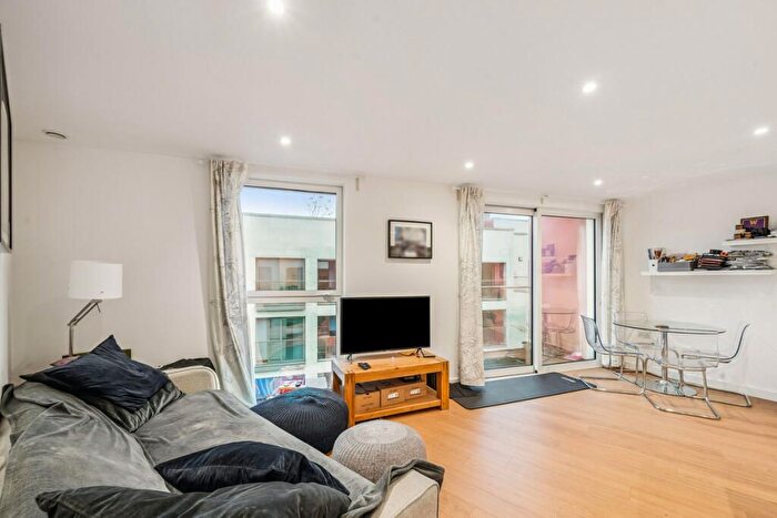 2 Bedroom Flat For Sale In Saffron Central Square, Croydon, CR0