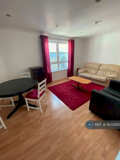 2 Bedroom Flat To Rent In Broughton Road, Edinburgh, EH7