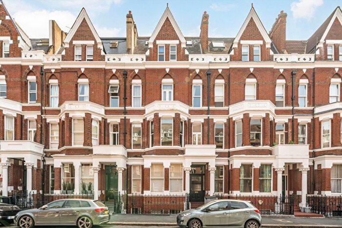 2 Bedroom Flat To Rent In Addison Gardens, Brook Green, W14