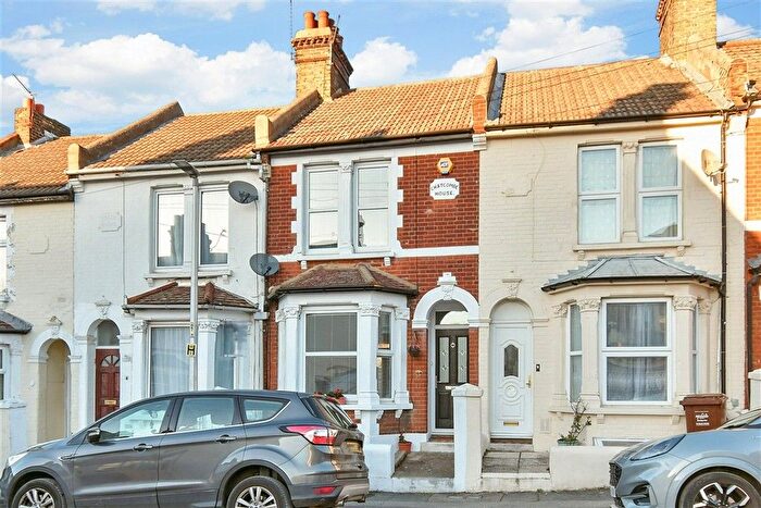 3 Bedroom Terraced House For Sale In Ross Street, Rochester, Kent, ME1